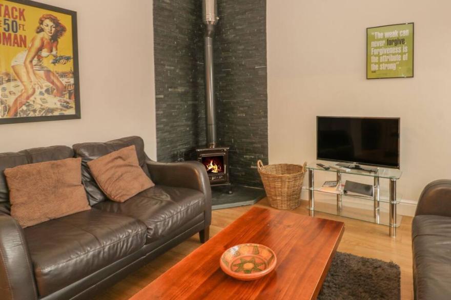 ELMWOOD COTTAGE, family friendly, with open fire in Great Ayton