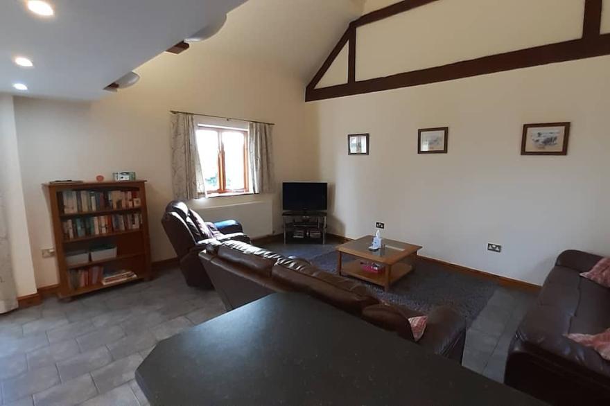 The Stables - Beautiful barn conversion set on a working farm with scenic views