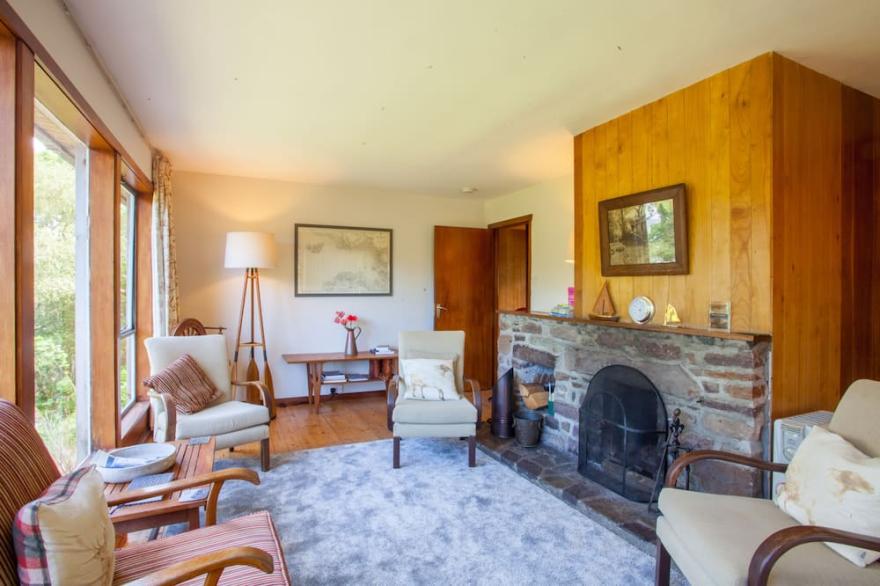 4 Bedroom House with Private Gardens and Sea Views