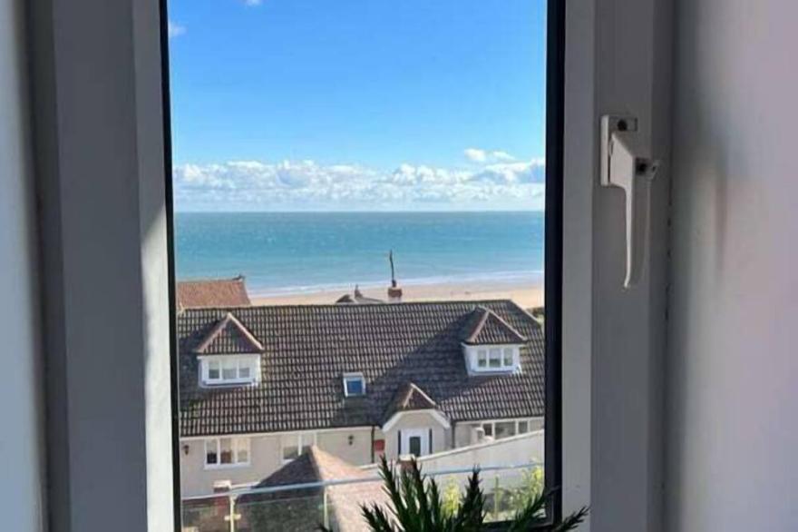 Villa V Dubz View - Stunning terrace with sea views