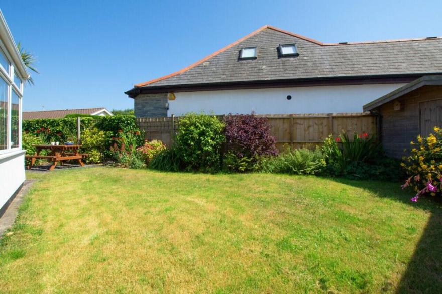 Castaways - Three Bedroom House, Sleeps 6