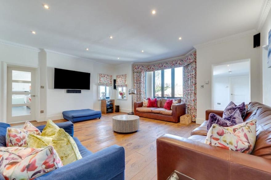 Castle Keep - Four Bedroom House, Sleeps 8