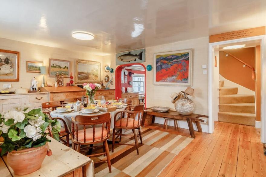 Correggio Cottage - Three Bedroom House, Sleeps 6