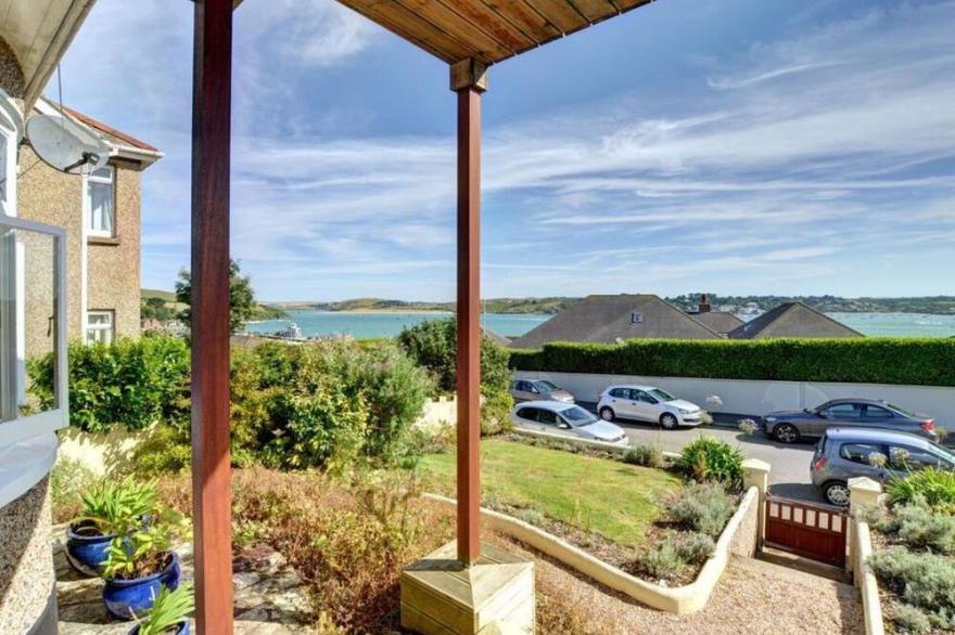 Beautiful private villa for 6 guests with WIFI, TV, patio, pets allowed and parking