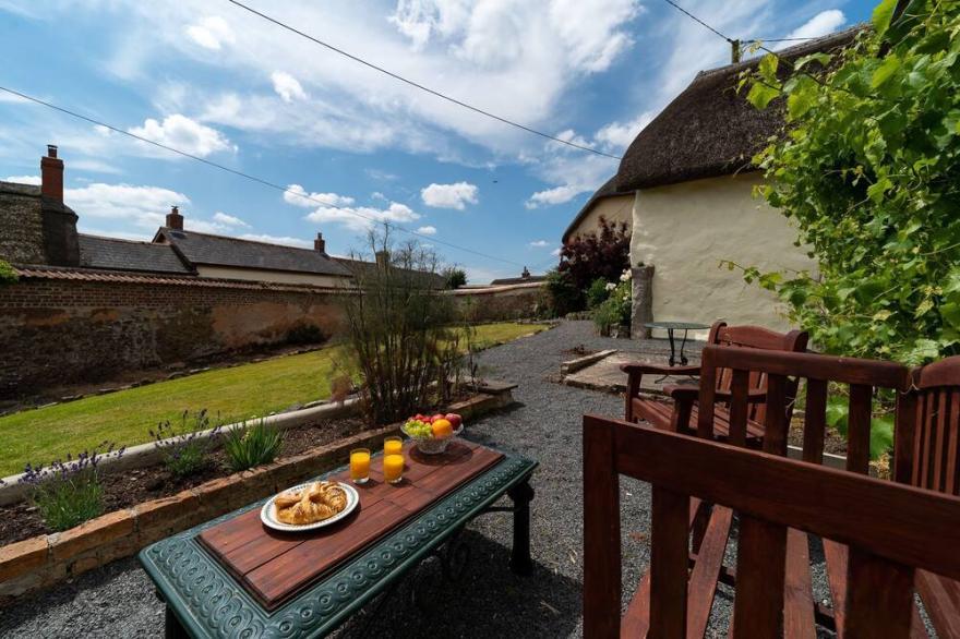 Grooms Cottage, countryside cottage sleeping 4