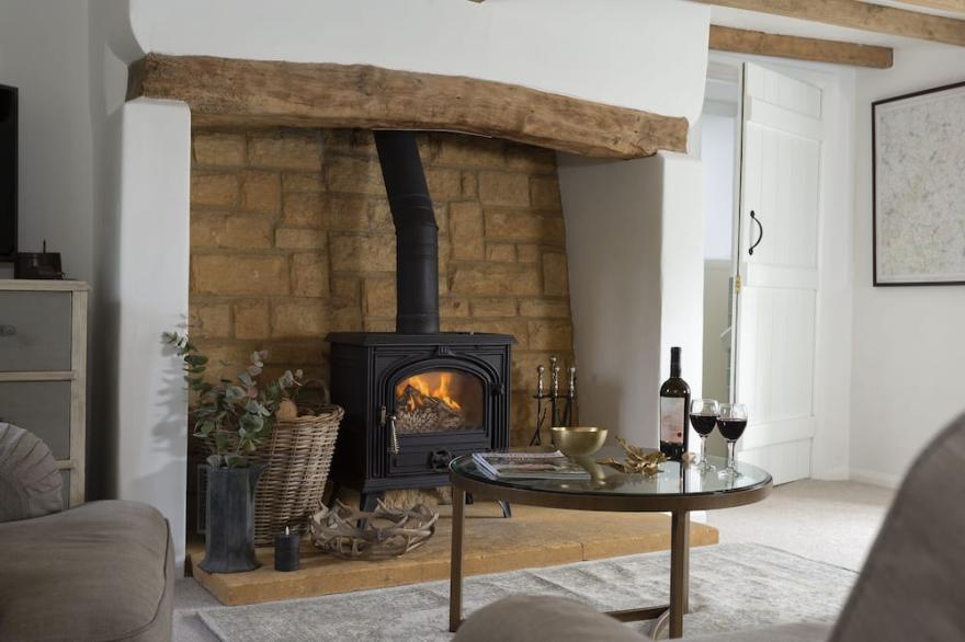 Harrowby End is an attractive thatched roof property