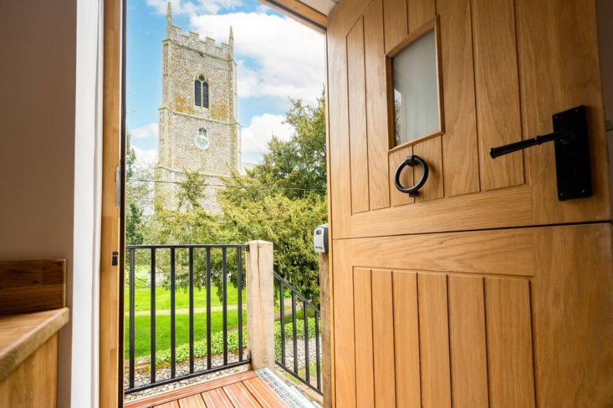 The Hideaway is a luxurious self-catering holiday apartment overlooking the village green in the pic