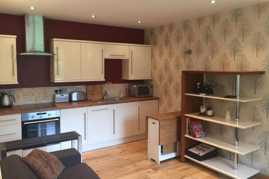 THE LODGE BY THE PARK - Set in the grounds of an old 18th century vicarage.