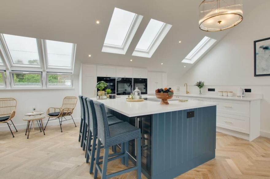 Lamorna - Four Bedroom House, Sleeps 8