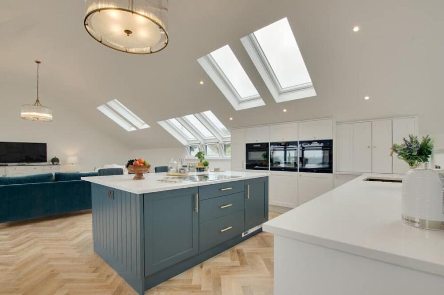 Lamorna - Four Bedroom House, Sleeps 8