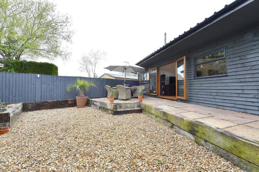 Gorgeous 3BD Cottage in the Heart of Guildford