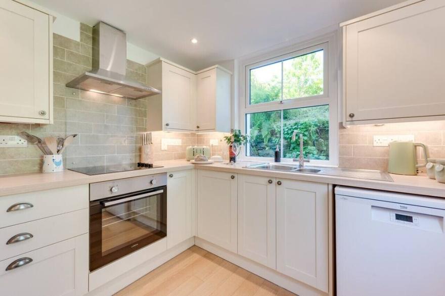 Sunningdale - Three Bedroom House, Sleeps 6
