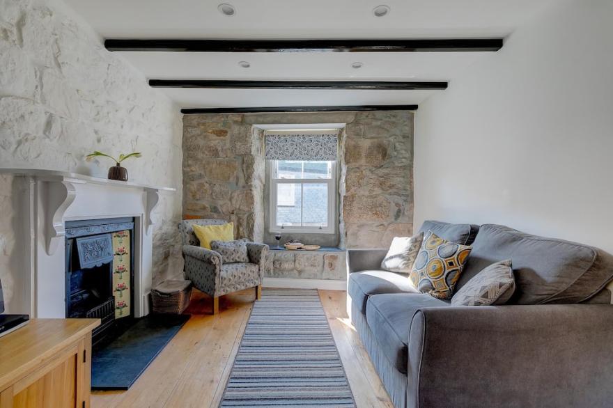 Maranatha - Central St Ives - Sleeps 8 - Parking - Pet Friendly