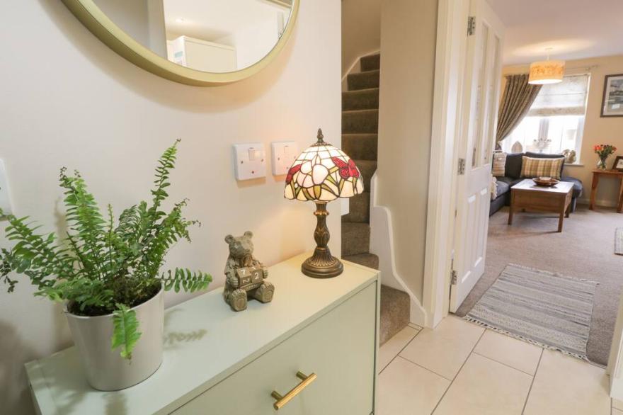 TY DEILIOG, family friendly, character holiday cottage in Llanbedr