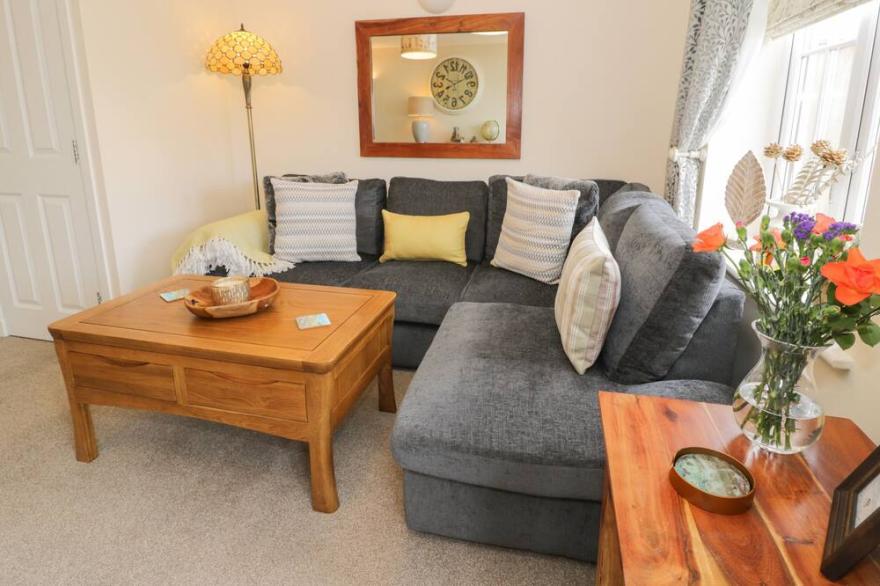 TY DEILIOG, family friendly, character holiday cottage in Llanbedr