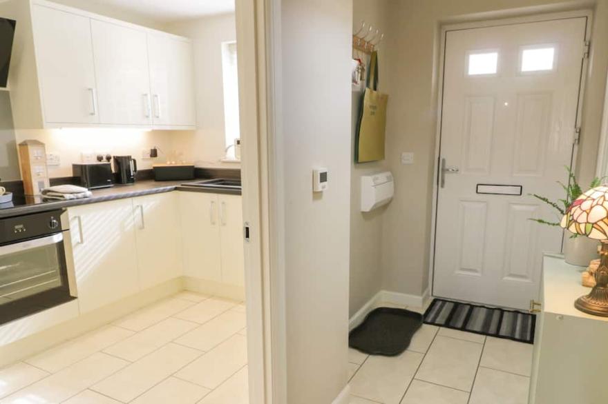 TY DEILIOG, family friendly, character holiday cottage in Llanbedr