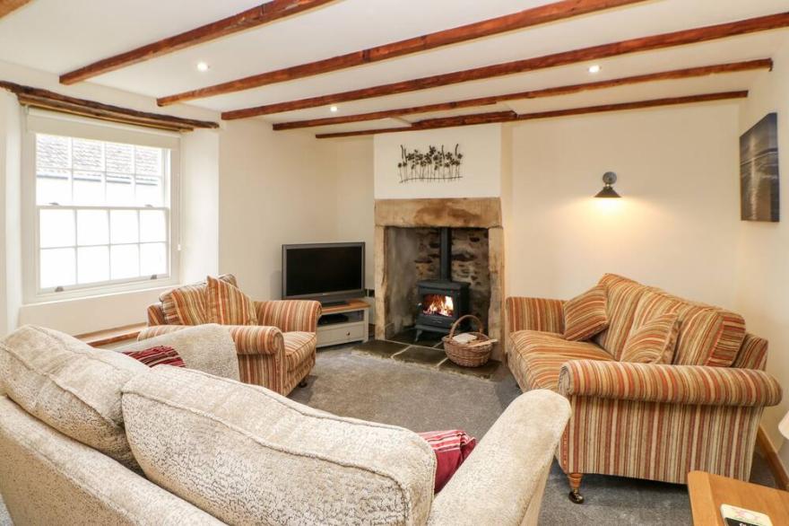 DUCK COTTAGE, pet friendly, character holiday cottage in Melsonby
