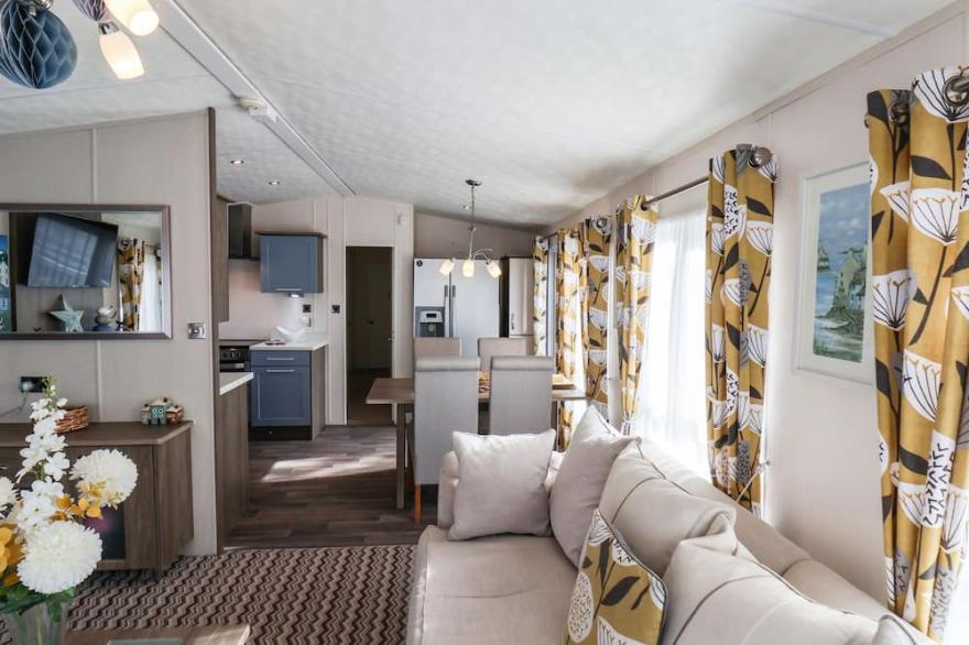 THE RODLEY PINES, pet friendly, country holiday cottage in Cayton