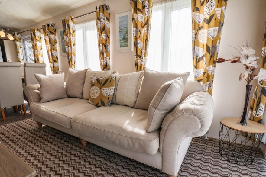 THE RODLEY PINES, pet friendly, country holiday cottage in Cayton