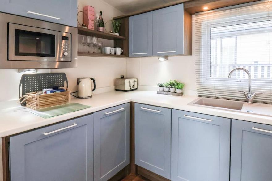 THE RODLEY PINES, pet friendly, country holiday cottage in Cayton