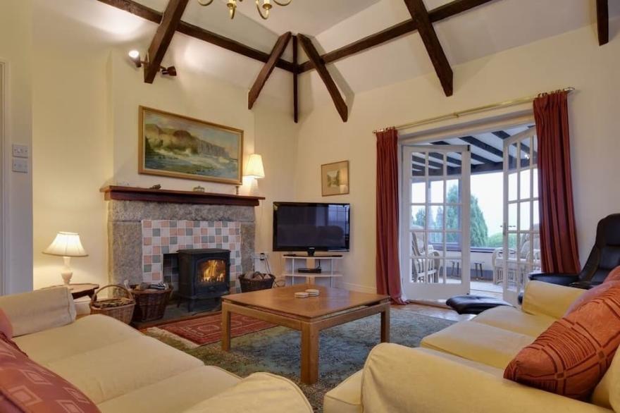 HIGHER TUMROSE, pet friendly, country holiday cottage in Blisland