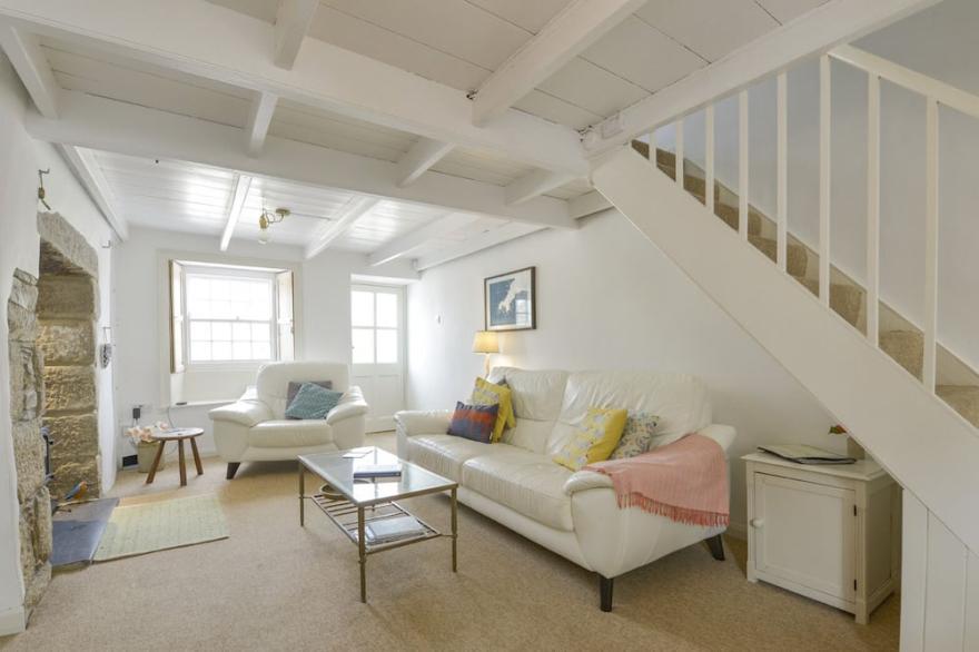 2 TRERISE COTTAGE, pet friendly, with open fire in Manaccan