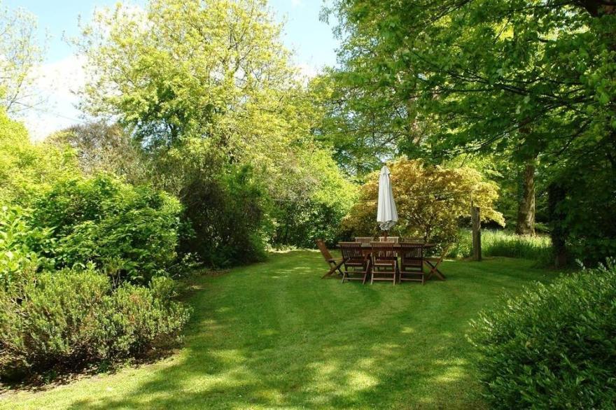 THE FARMHOUSE, pet friendly, country holiday cottage in Lydford