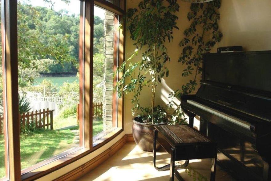 GALANDA TREETOPS, pet friendly, with a garden in Newton Ferrers