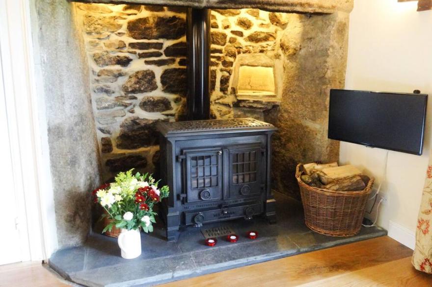TOWNEND, pet friendly, luxury holiday cottage in South Zeal