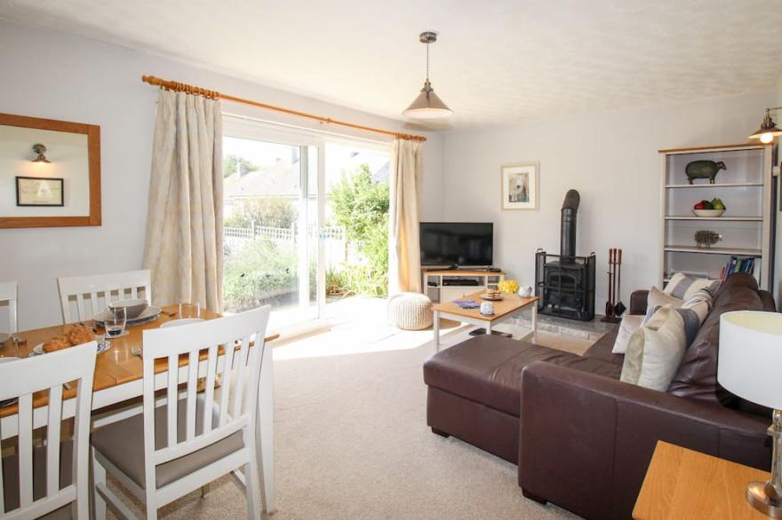 HILL VIEW, pet friendly, character holiday cottage in West Lulworth