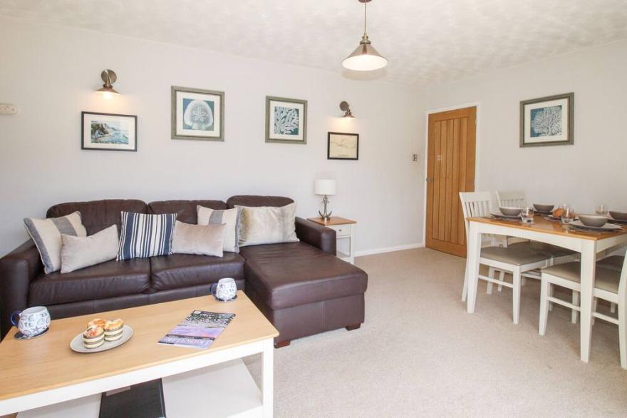 HILL VIEW, pet friendly, character holiday cottage in West Lulworth