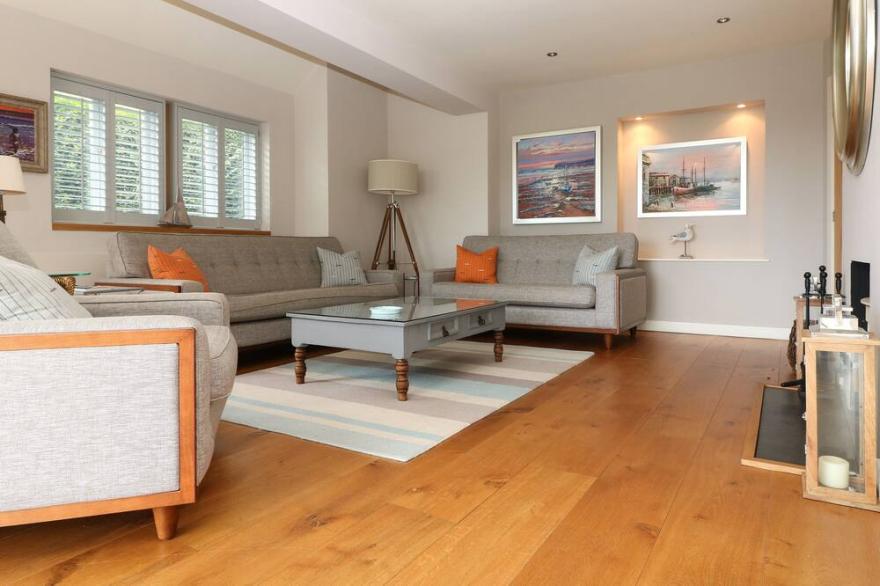 DOVE COTTAGE, family friendly, luxury holiday cottage in Dittisham