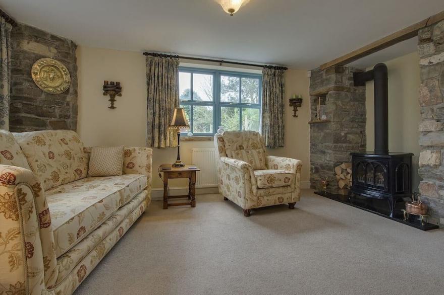 PILLARS, pet friendly, luxury holiday cottage in Heanton Punchardon