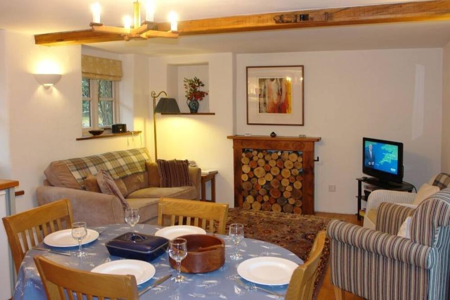 THE LINHAY, pet friendly, character holiday cottage in Throwleigh