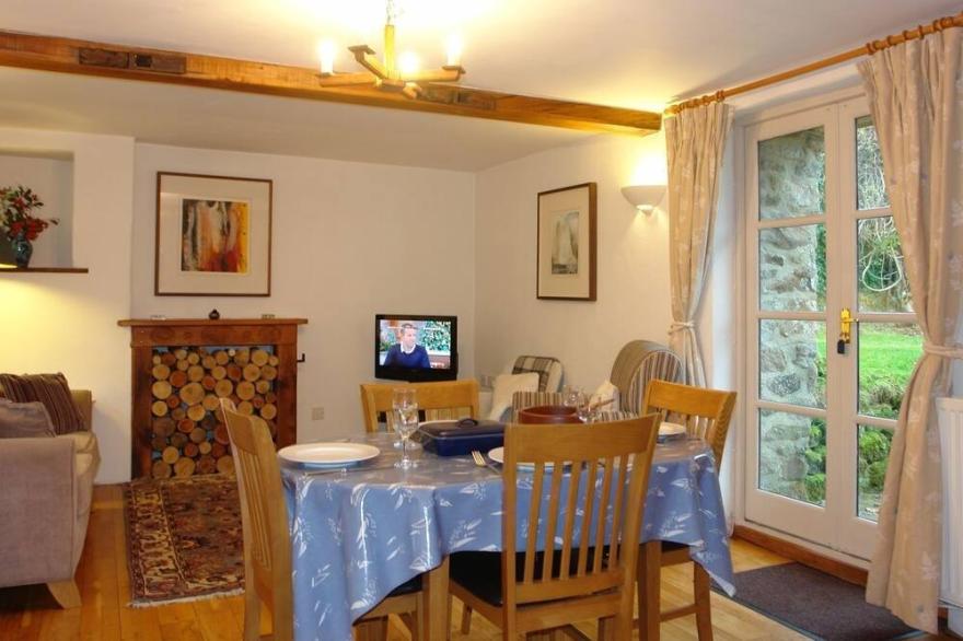 THE LINHAY, pet friendly, character holiday cottage in Throwleigh