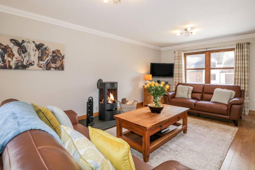 BURNSIDE HOUSE, pet friendly, character holiday cottage in Aviemore