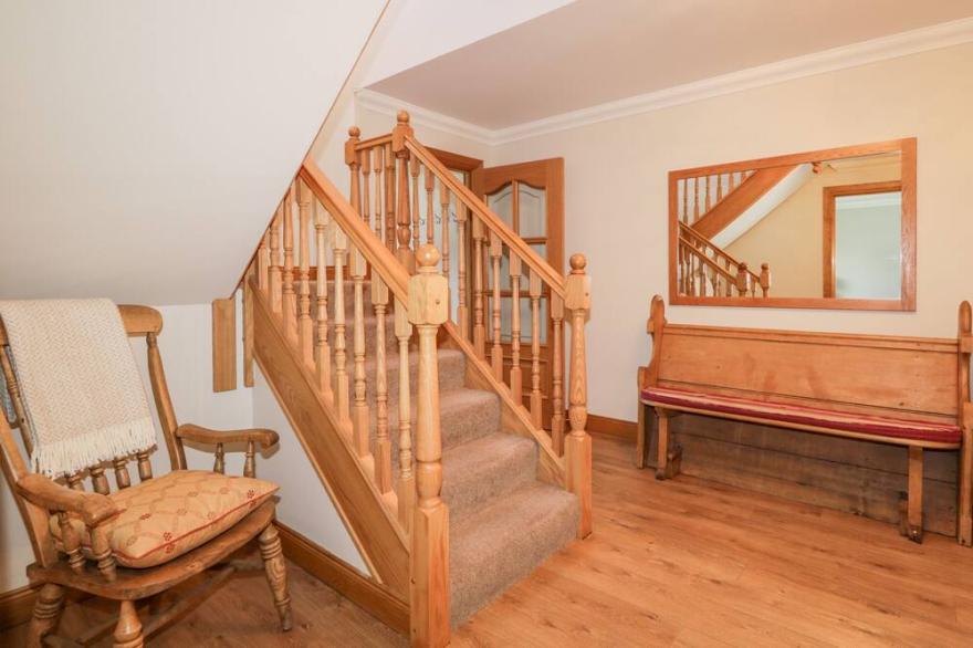 BURNSIDE HOUSE, pet friendly, character holiday cottage in Aviemore