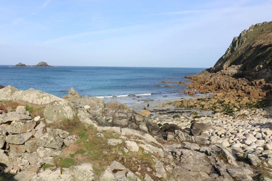 MOLLYS COTTAGE, pet friendly, country holiday cottage in St Just