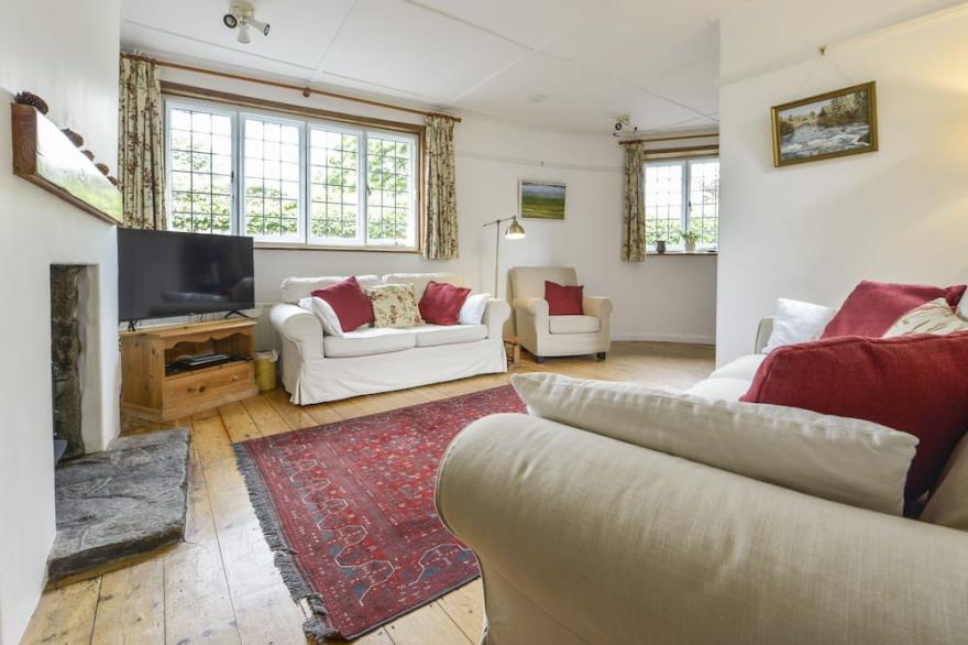 THE OLD FORGE, family friendly, with a garden in Ilsington