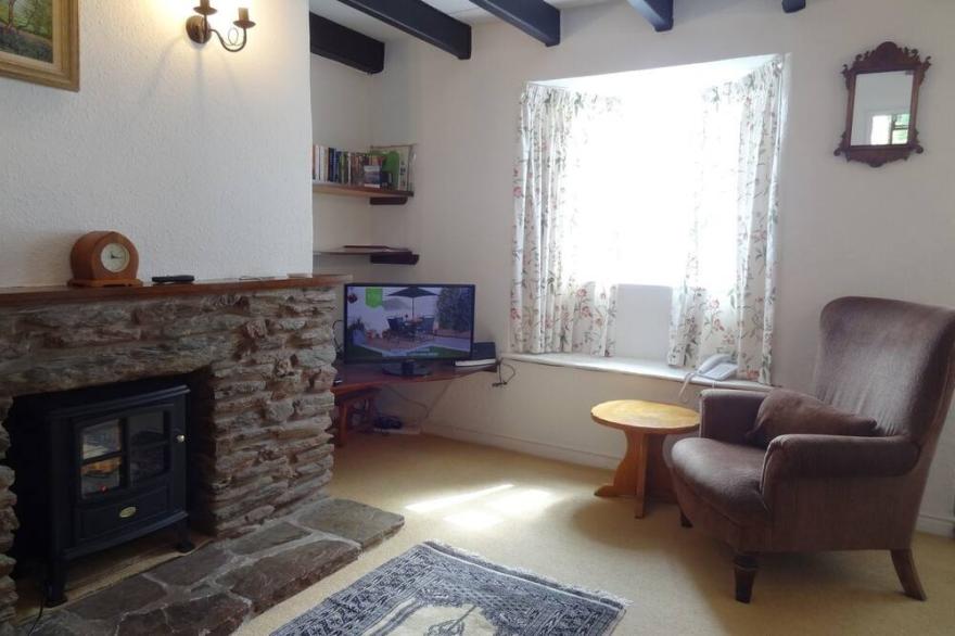 VINE COTTAGE, pet friendly, character holiday cottage in East Prawle