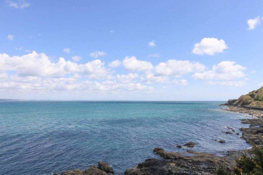 MURAL COTTAGE, family friendly, country holiday cottage in Mousehole