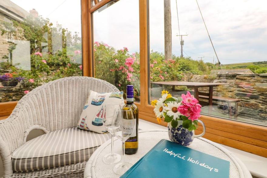 UPHILL COTTAGE, pet friendly, country holiday cottage in Penrose