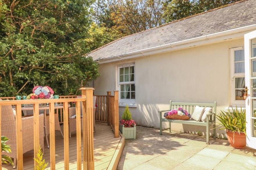 CHARLTON LODGE, family friendly, with open fire in Mawnan Smith