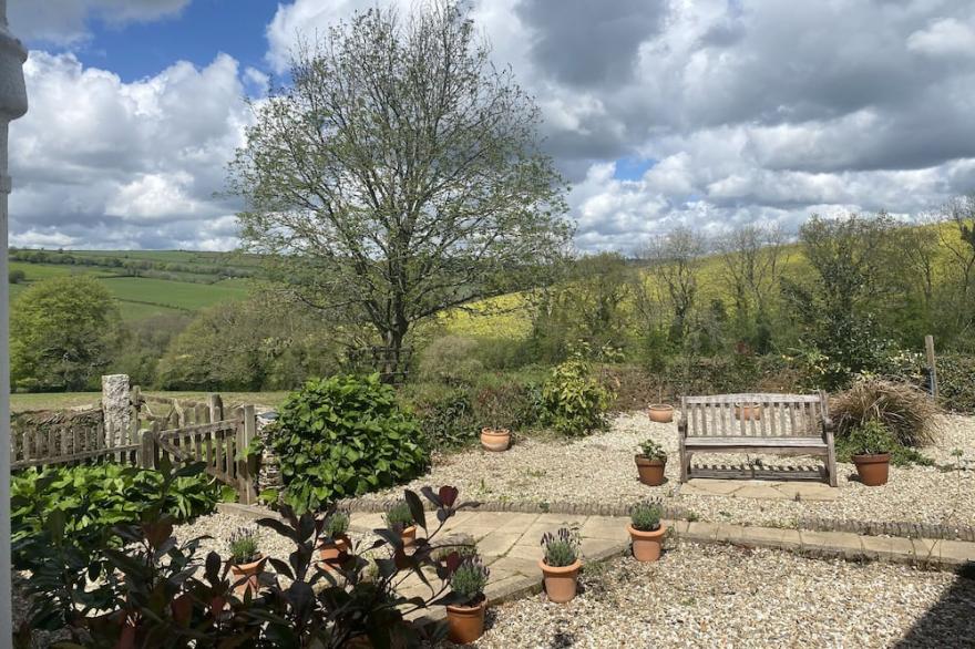 RIBBY FARMHOUSE, family friendly, character holiday cottage in Lerryn