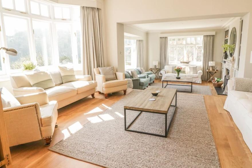 THE WOOD, pet friendly, luxury holiday cottage in Salcombe