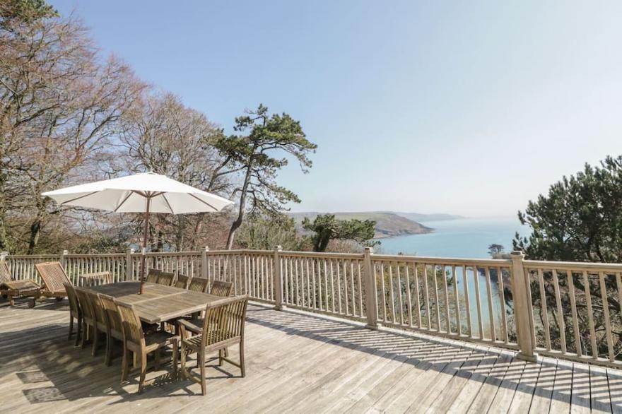THE WOOD, pet friendly, luxury holiday cottage in Salcombe