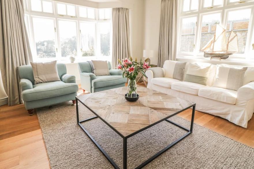 THE WOOD, pet friendly, luxury holiday cottage in Salcombe