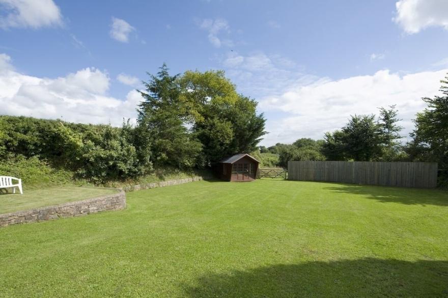 VALLEY HOUSE, family friendly, country holiday cottage in Halberton
