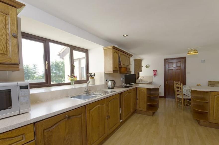 VALLEY HOUSE, family friendly, country holiday cottage in Halberton