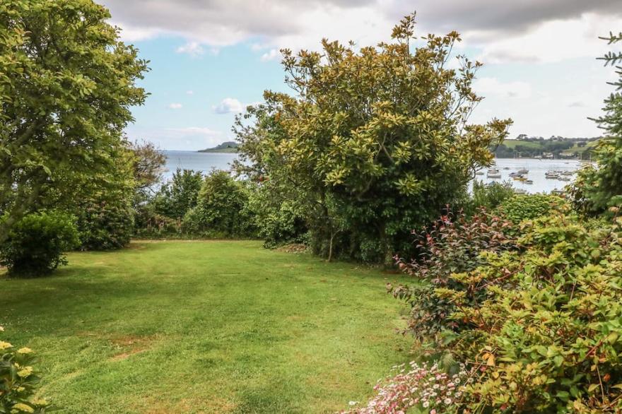 NANVIVIAN, pet friendly, character holiday cottage in Feock